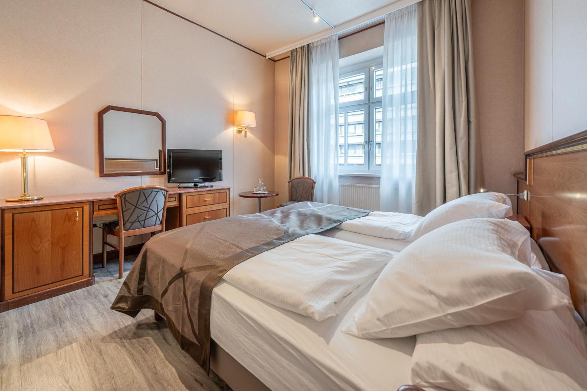 Hotel Neue Post I Self Check-In Innsbruck Bilik gambar